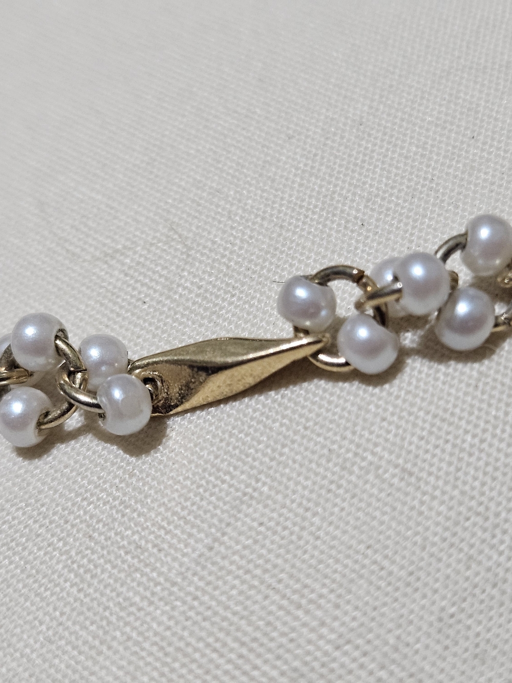 Vintage Faux Pearl & Gold toned Cluster Necklace - Picture 4 of 6